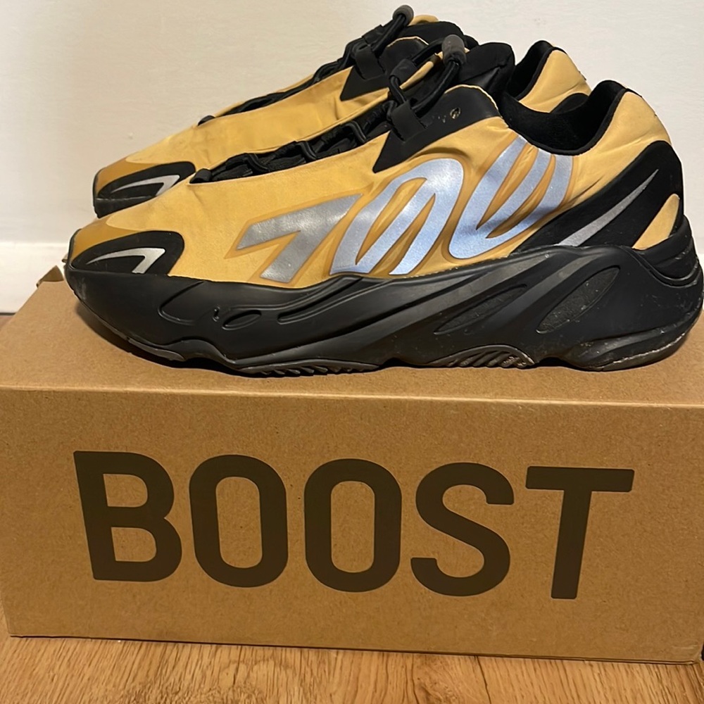 Adidas Yeezy 700 MNVN mens size 9